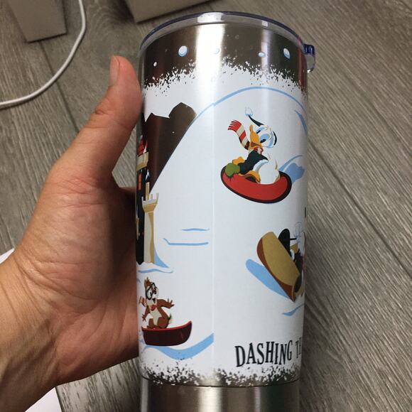 Disney 2021 Holiday Lodge Mickey Snow Pluto Minnie stainless tumbler 560mL 19oz - Picture 4 of 8